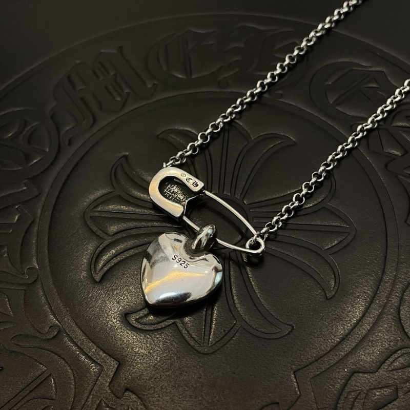 Ch*0me He**ts necklaces